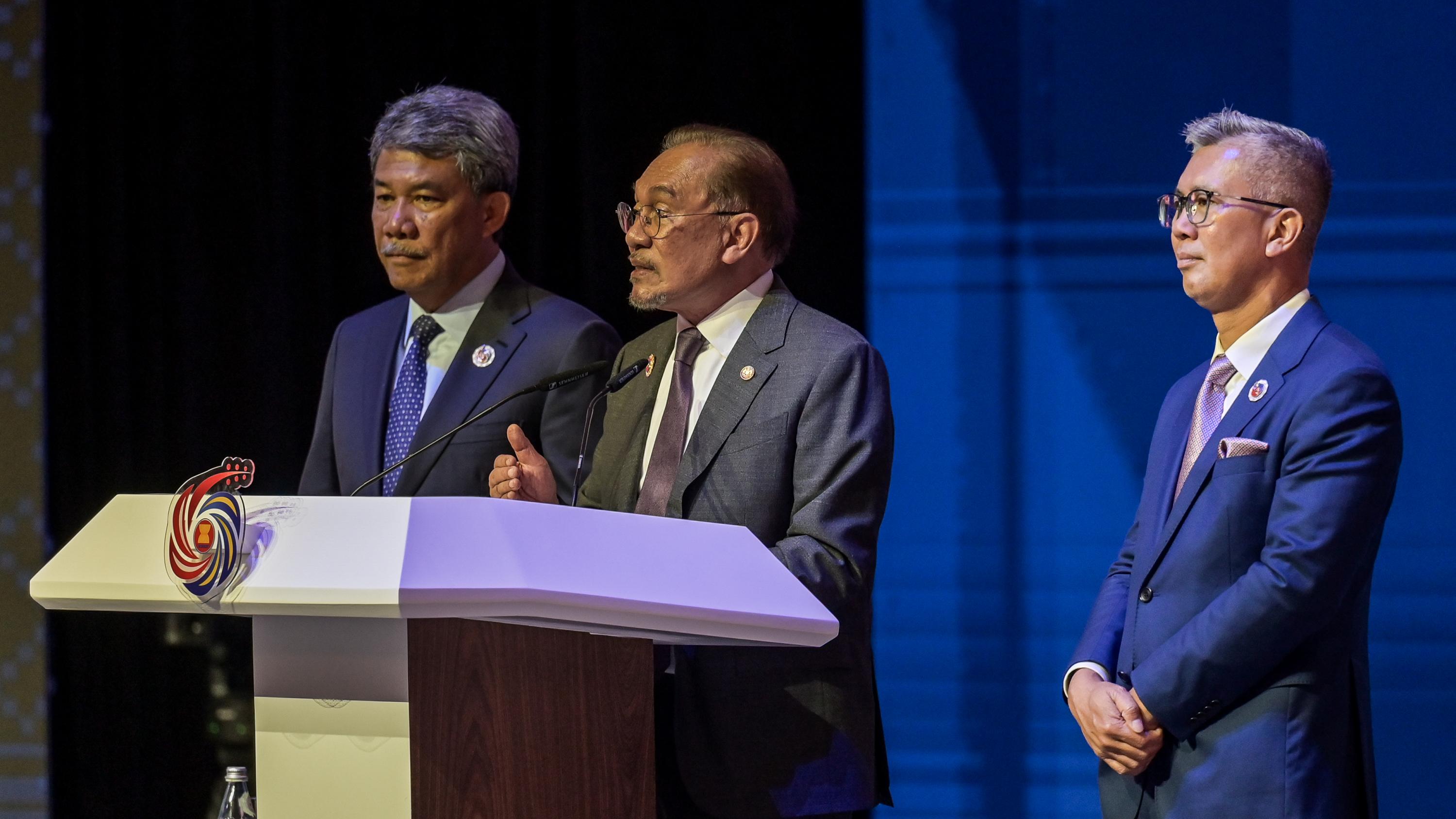 Malaysia has seen 4 times more foreign capital outflow from stock market this year. What’s at play? Malaysia has seen 4 times more foreign capital outflow from stock market this year. What’s at play?