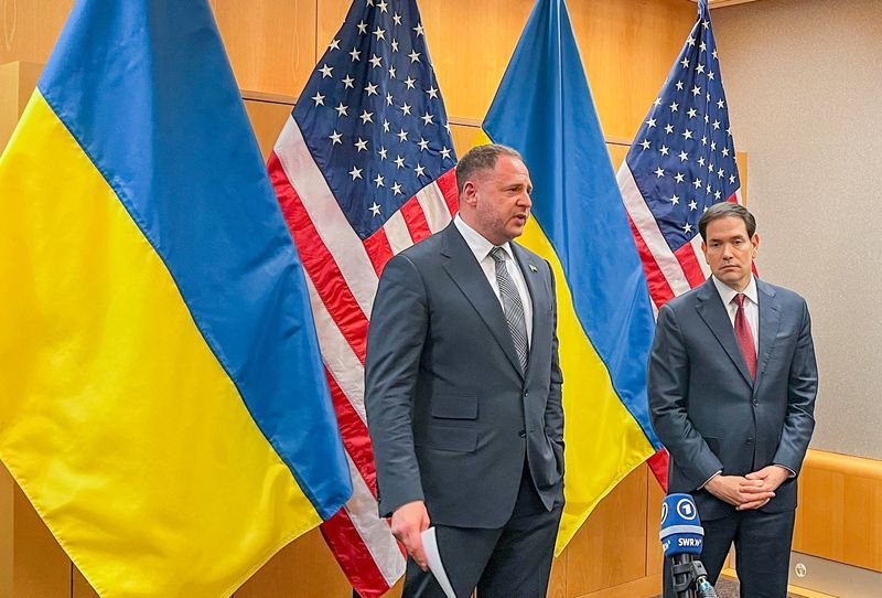 US hails progress in Ukraine peace talks but security questions unresolved