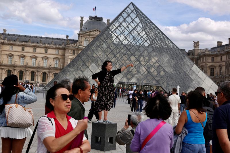 Water leak at Louvre damages antiquity Egypt books