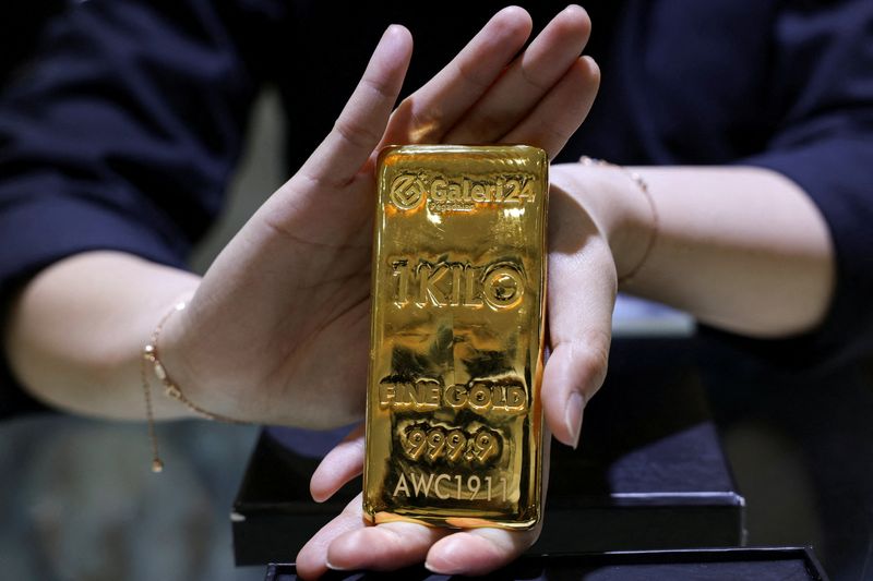 Indonesian authorities arrest former anti-corruption prosecutor after seizing US$19 million and gold