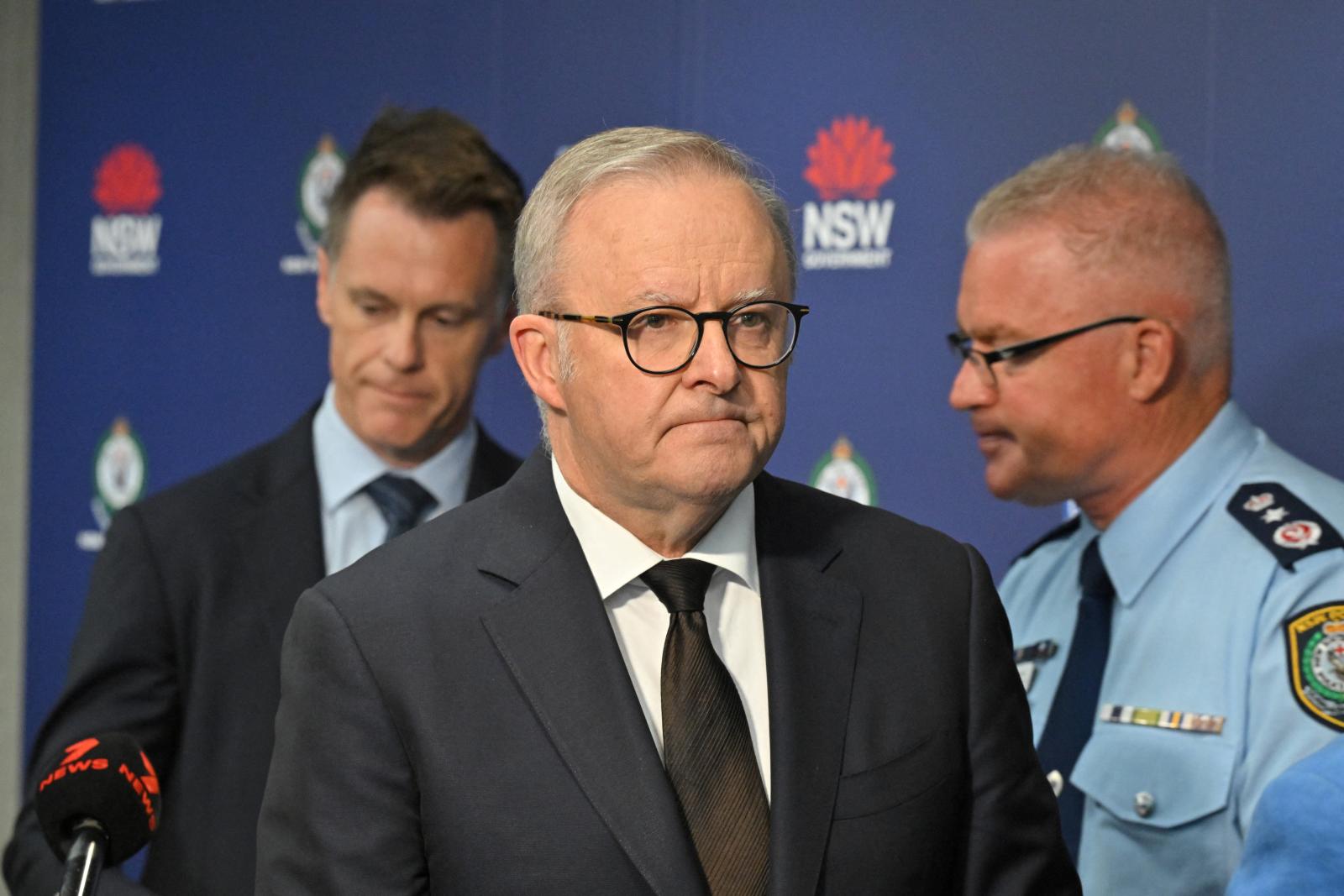 Australian PM proposes tougher gun laws after Bondi mass shooting