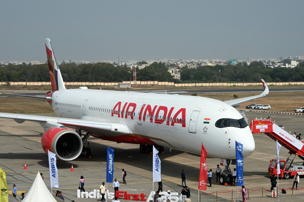 Commentary: How SIA can avoid throwing good money after bad, amid Air India losses