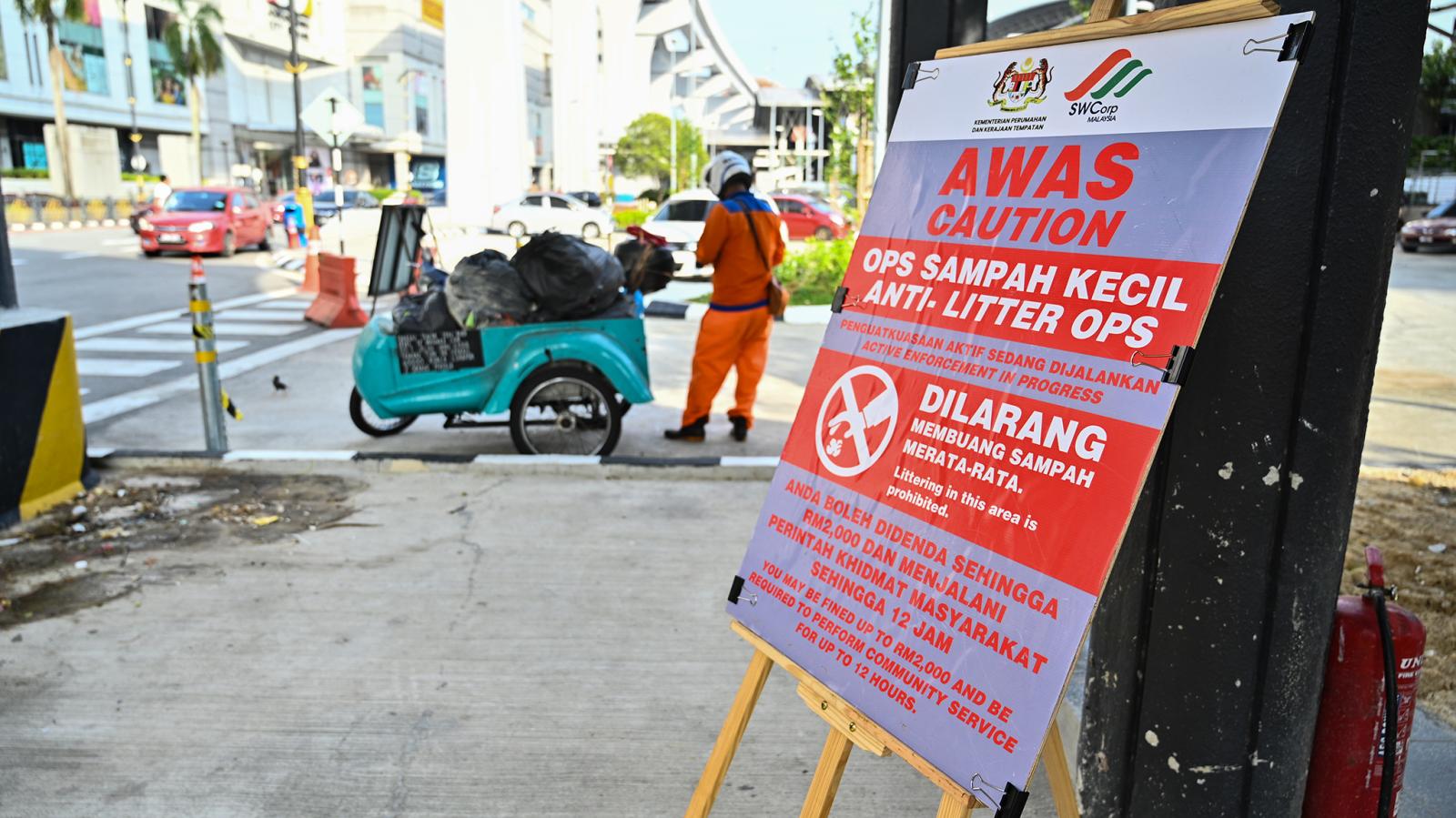 2 foreign litterbugs first to be charged under Malaysia's new law