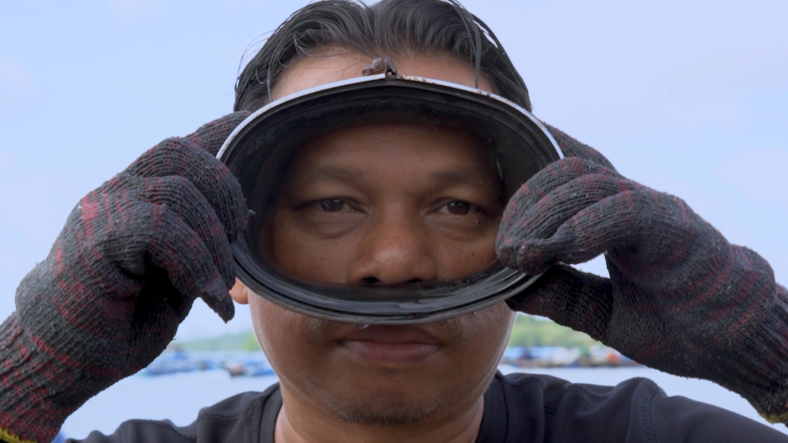 Crocodile attacks, lightning strikes and back pains. A peek into the risky work of Johor’s mussel farmers