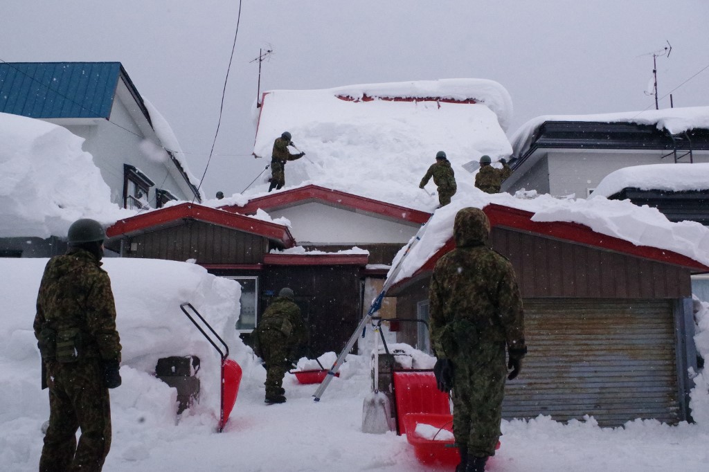 Japan warns of avalanches as snow deaths rise to 35