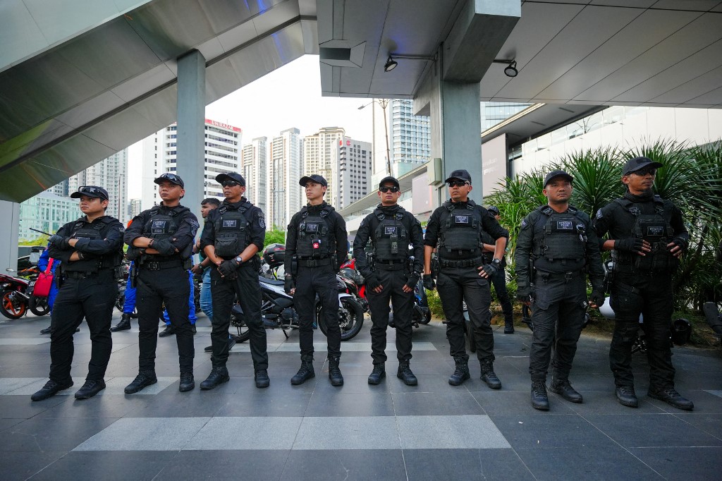 Malaysia detains 6 locals aged 16 to 21 in Islamic State-linked extremism probe; warns of more arrests