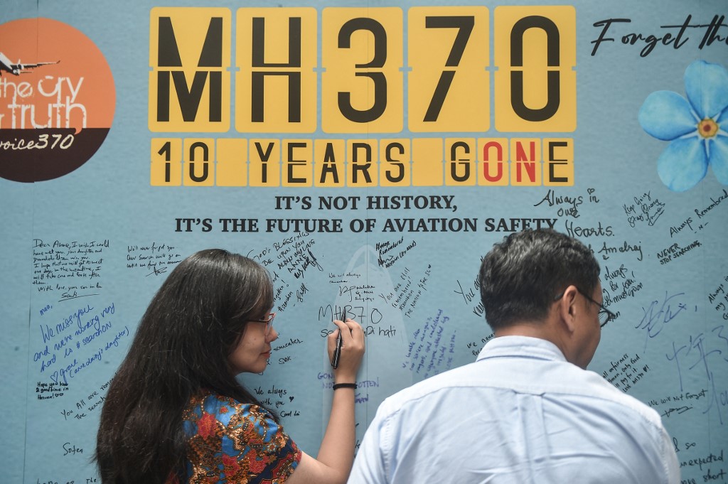 Malaysia extends search for missing flight MH370 by one year