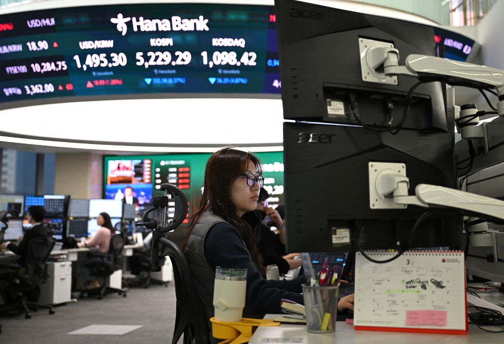 Oil prices plunge, stocks rally as Trump says war over 'very soon'