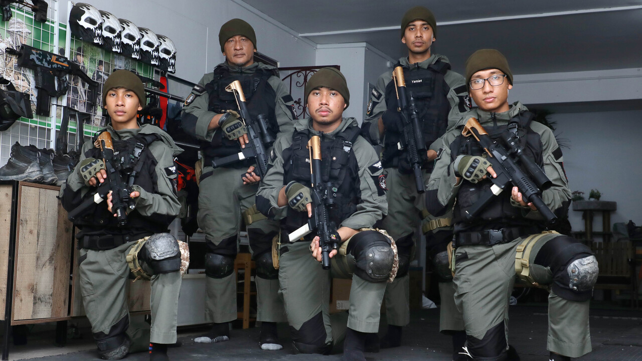 This father turned his HDB corridor into a 'tactical training' play area for his children