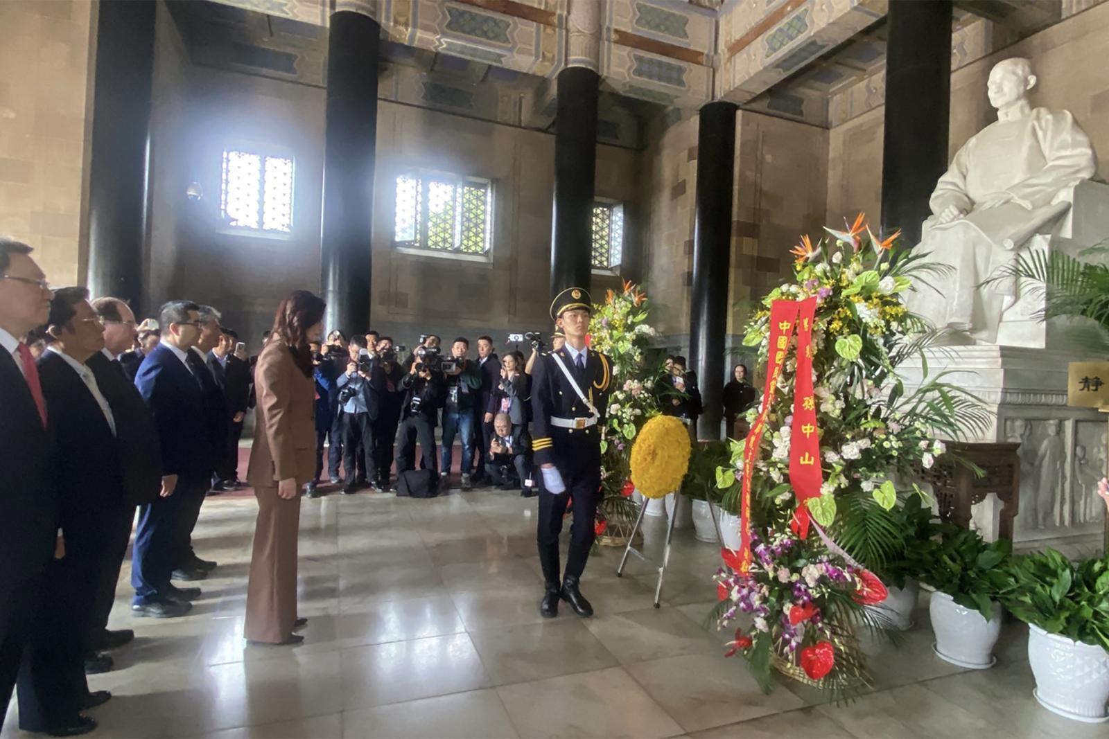 Taiwan opposition leader pledges reconciliation at memorial for founding father in China