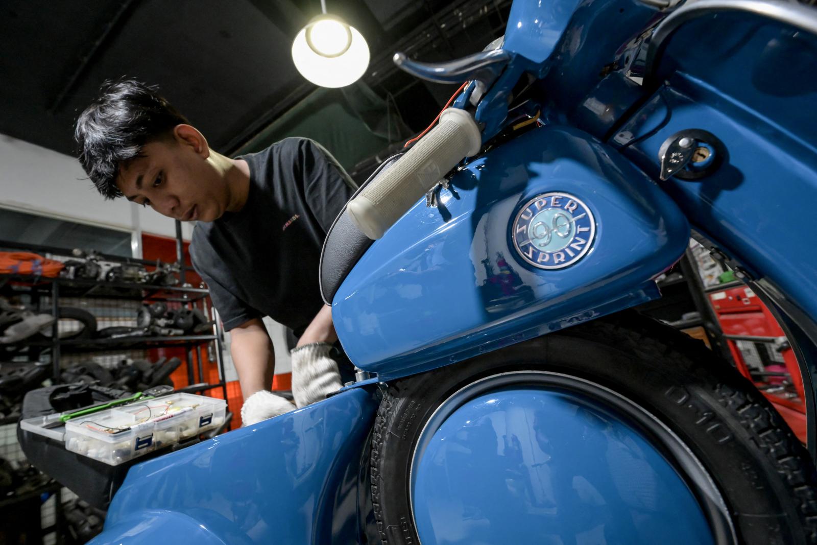 Indonesia’s Prabowo plans electric conversion for 120 million motorcycles, but experts say challenges abound