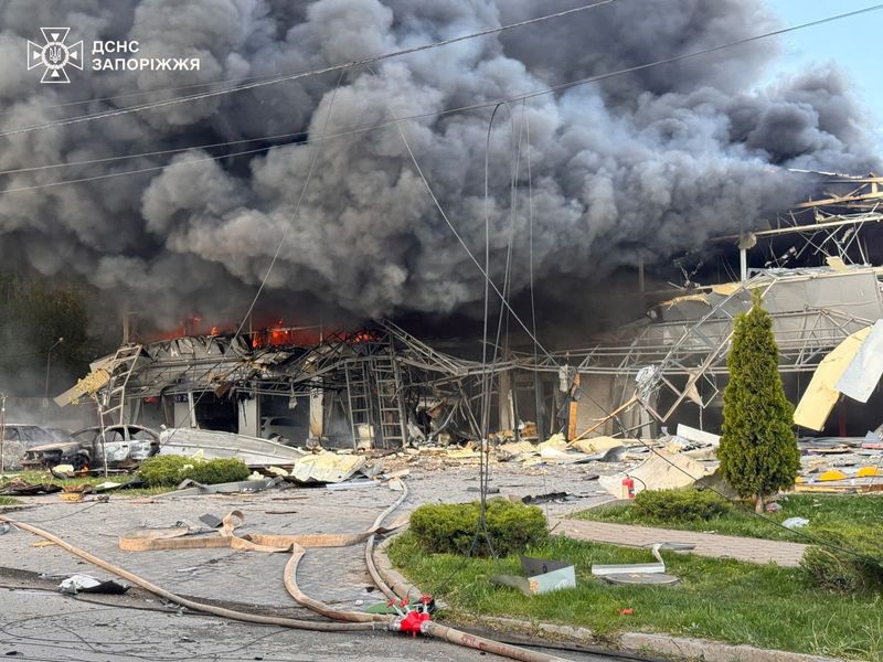 Russian strikes kill 21 in Ukraine