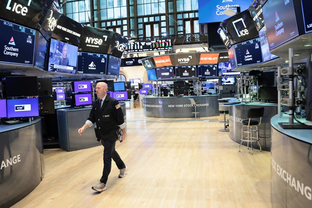 Stocks rise, oil falls as traders eye earnings, US-Iran ceasefire
