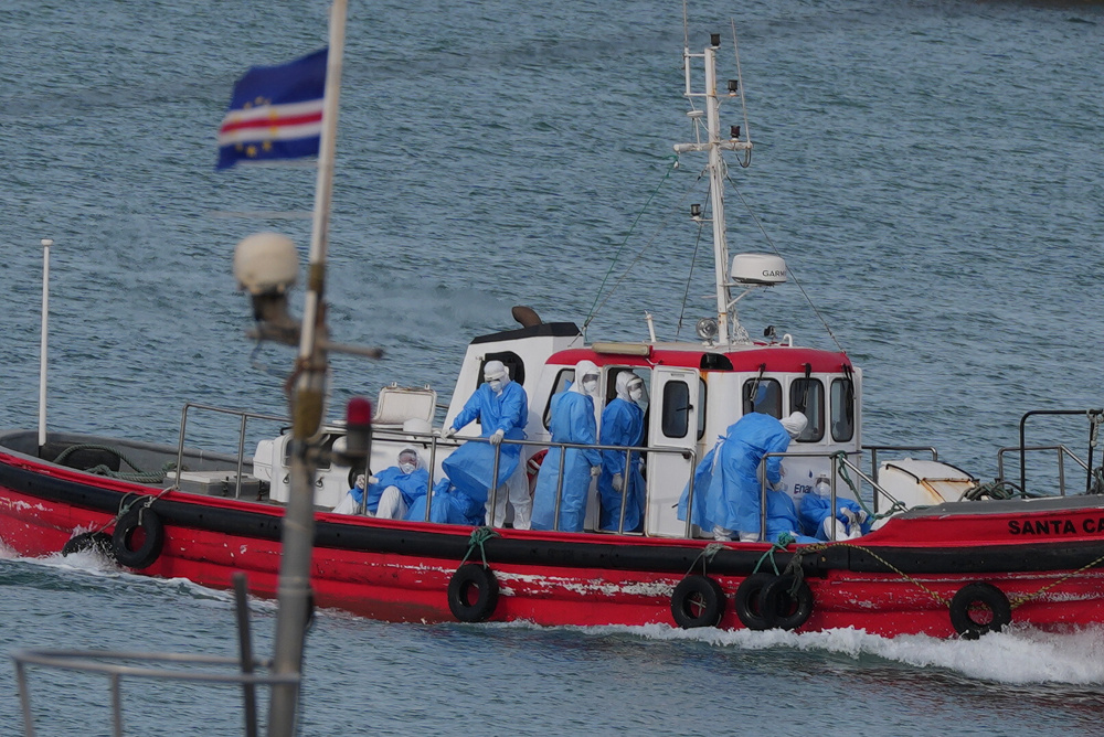 Plane with hantavirus ship evacuees in Spain to fix 'broken isolation bubble': regional govt