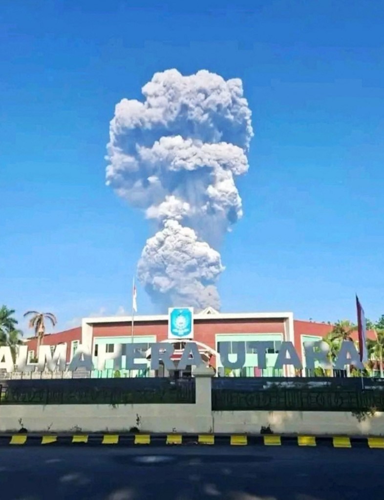Three hikers remain missing after Mount Dukono eruption 