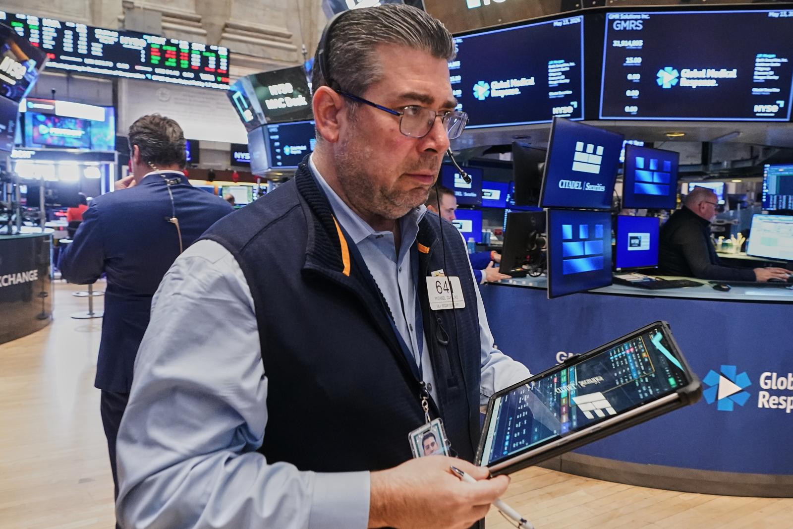Tech stocks rally rolls on as US-China talks underway