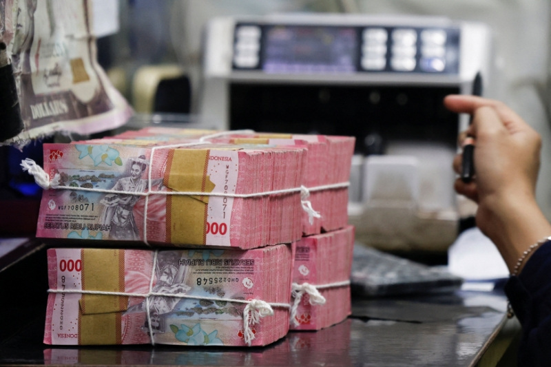 Why is the Indonesian rupiah falling, and could confidence be cracking?