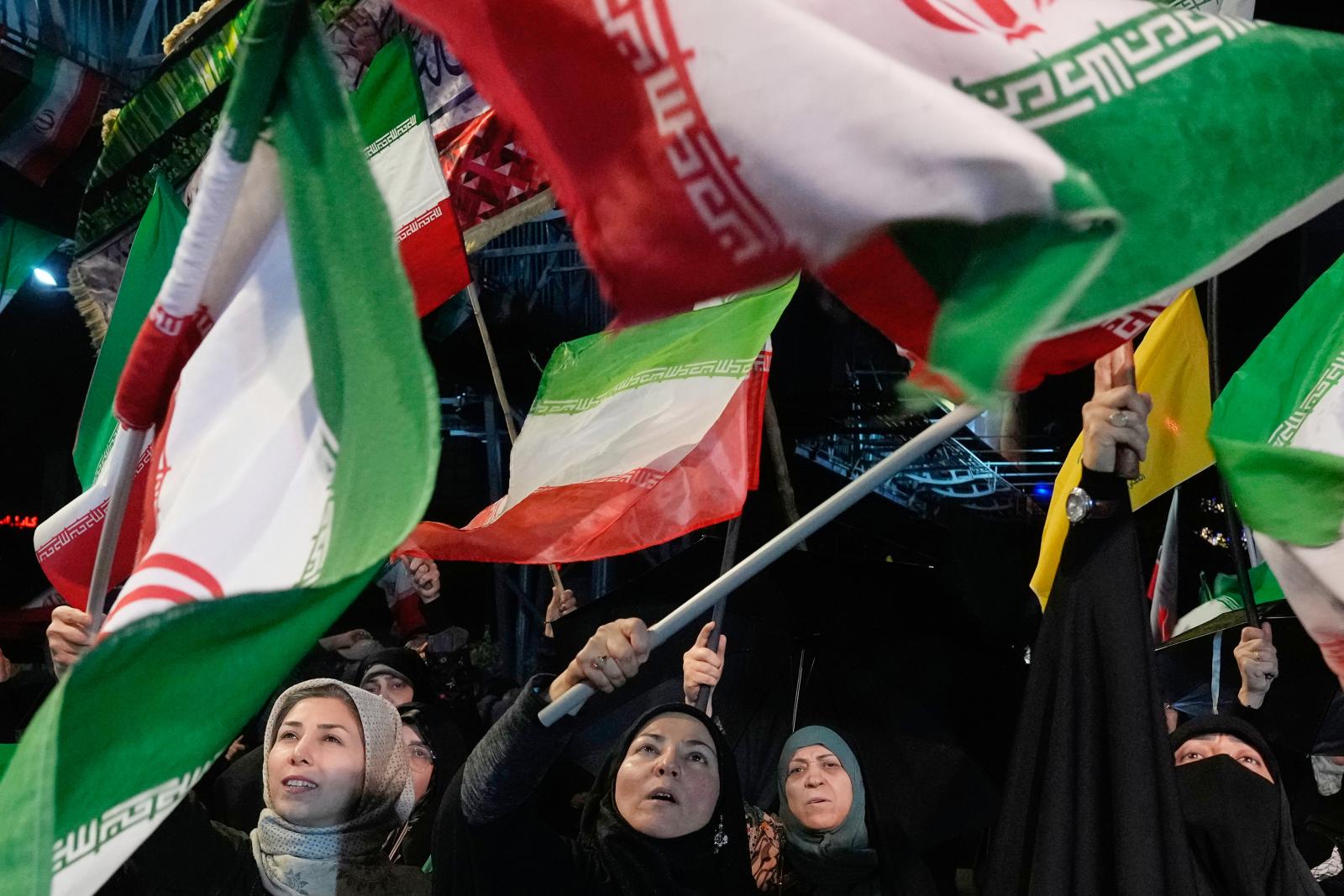 Iran threatens war beyond the Middle East if US attacks