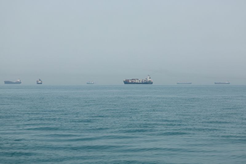 Iran and US trade air strikes after Trump dismisses report of Hormuz deal  