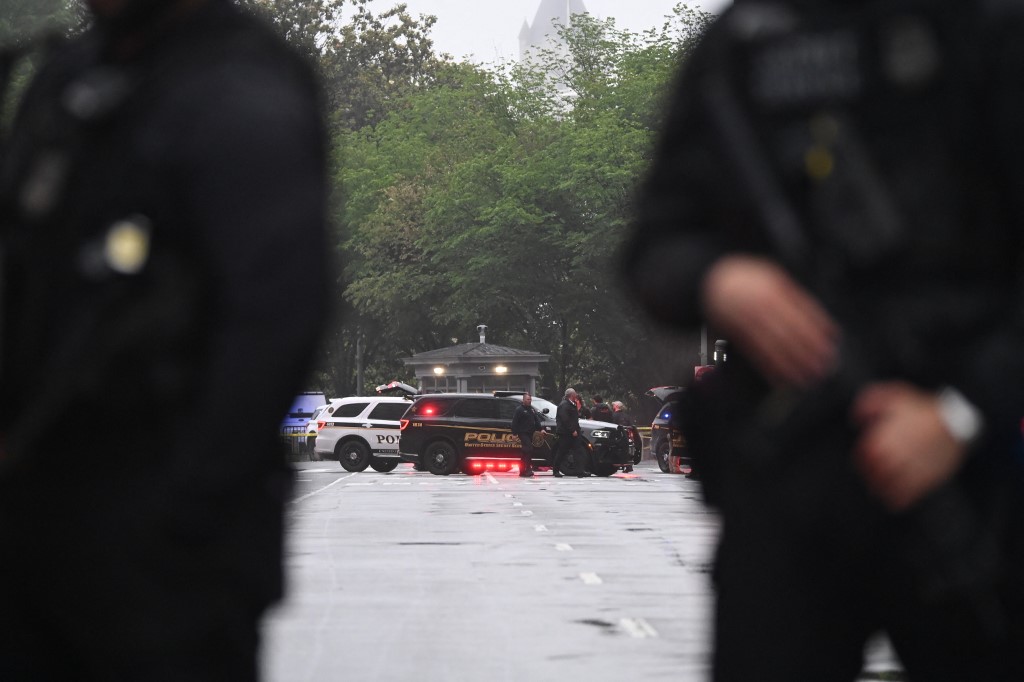Suspect dies after trading gunfire with officers near White House, US Secret Service says