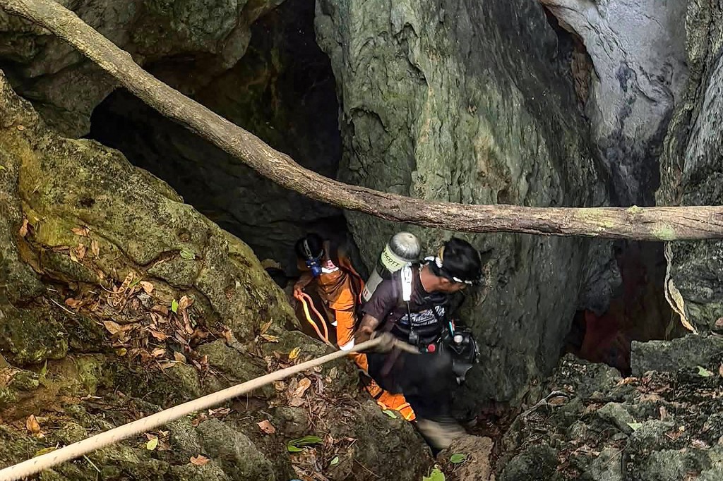 5 of 7 people trapped in Laos cave found alive: Rescuers