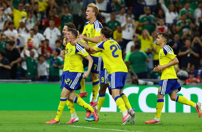 Sweden smash five past Tunisia in World Cup opener
