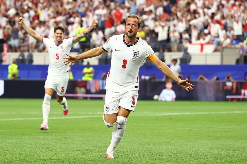 England beat Croatia 4-2 as Kane scores twice