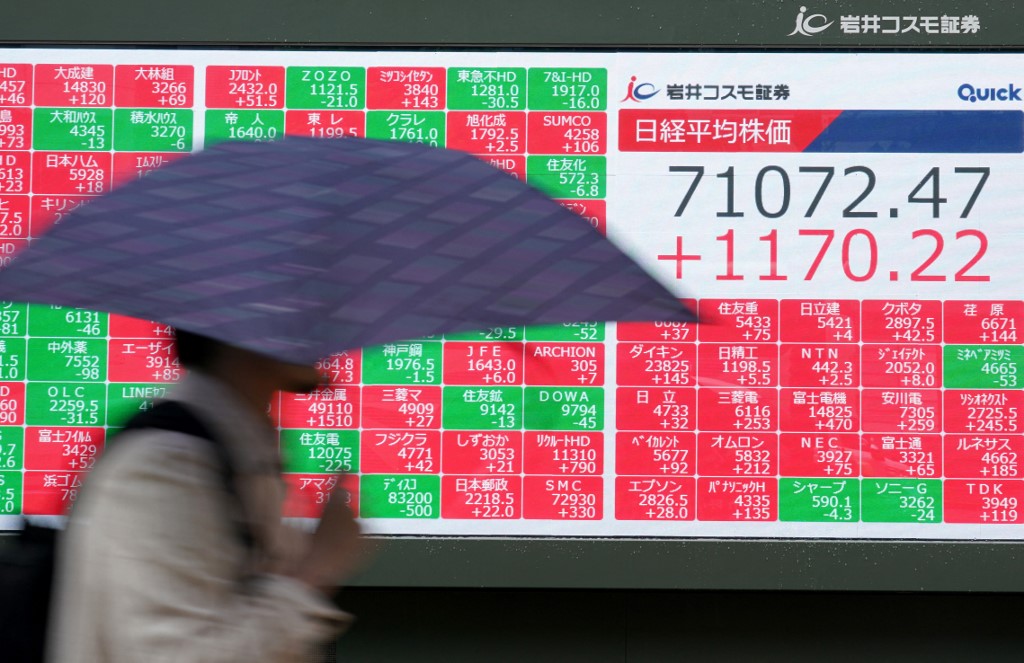 Asian stocks steady, oil lower as US and Iran sign peace deal