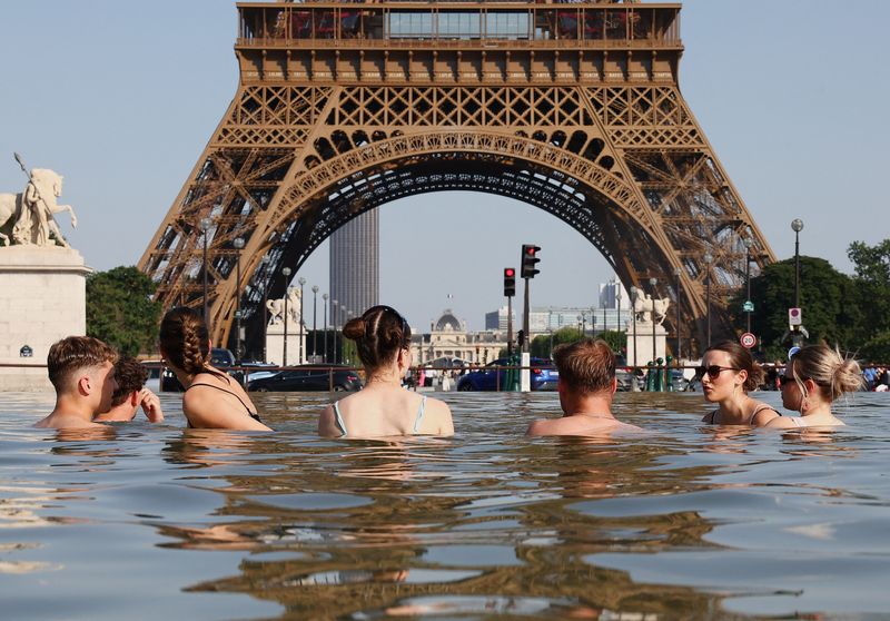 CNA Explains: Europe is baking under a heat dome. What is it?
