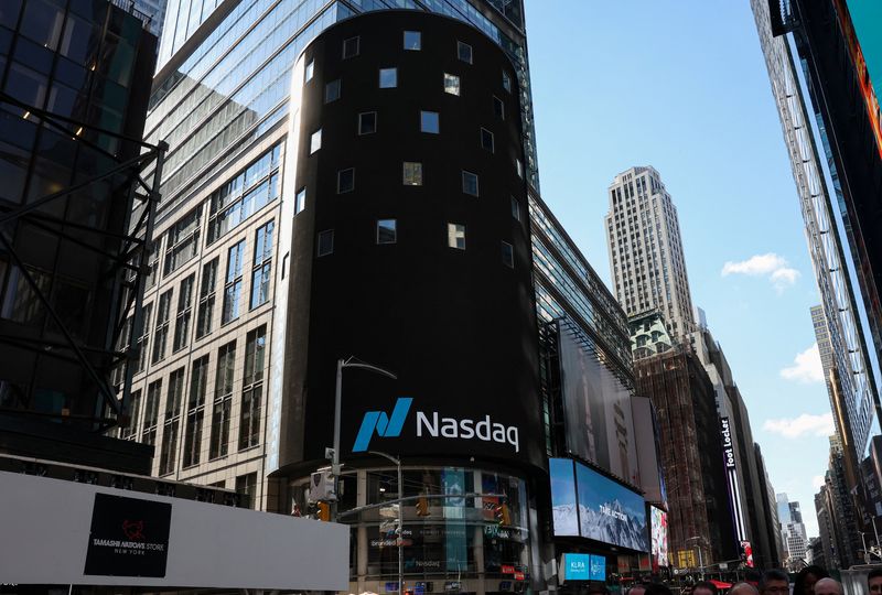 Nasdaq falls again on mixed day for US stocks, oil prices rise