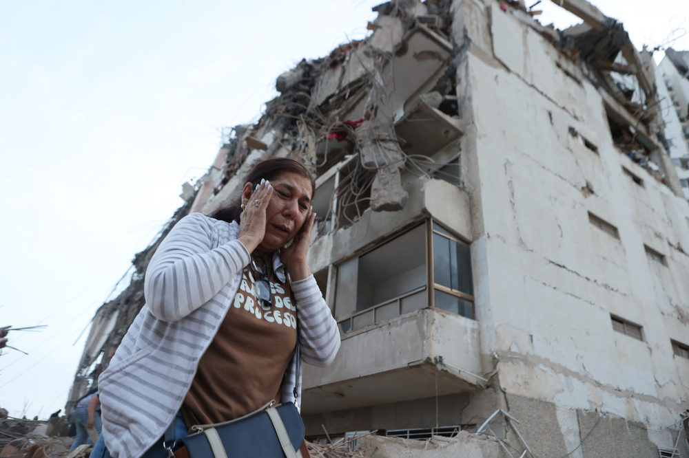 Venezuelans trapped alive after twin quakes kill at least 188