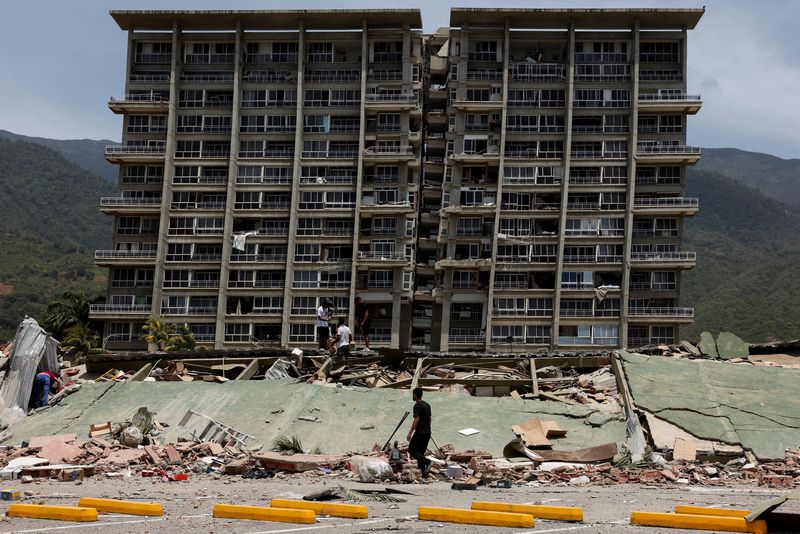 Death toll from Venezuela earthquakes more than doubles to 589 with thousands missing