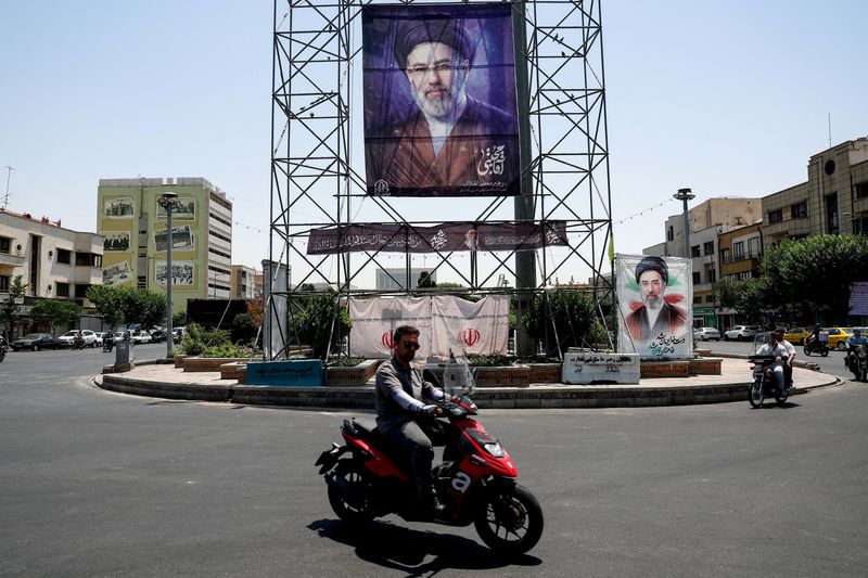 US and Iran peace negotiators head to Doha, meeting uncertain