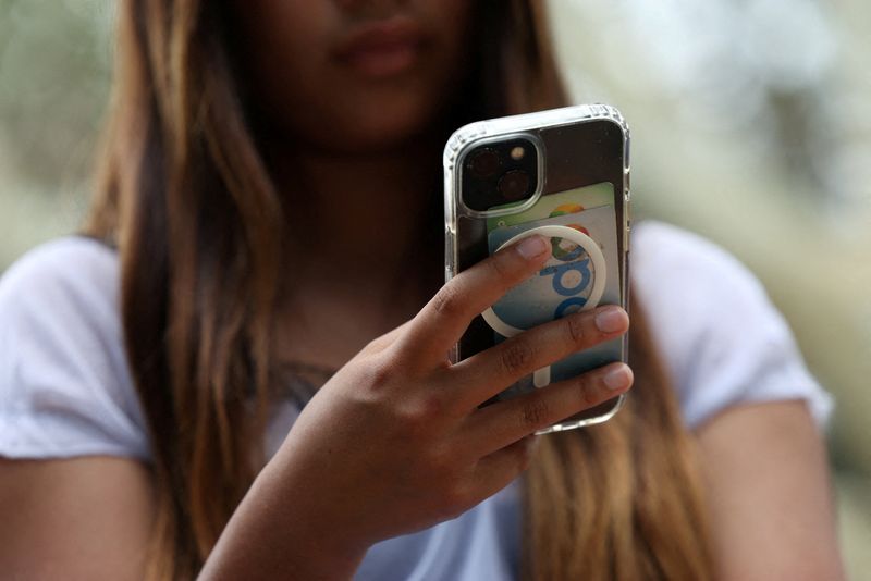 What could change for US teens on Instagram and Facebook