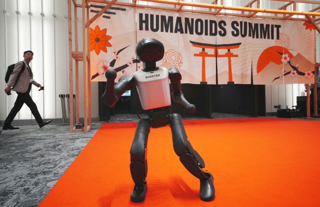 Japan plans sovereign AI model, 10 million AI robots