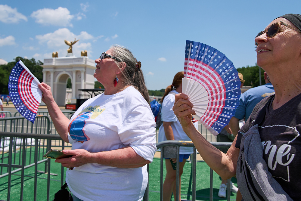 Dangerous heatwave hits peak temperatures along US east coast