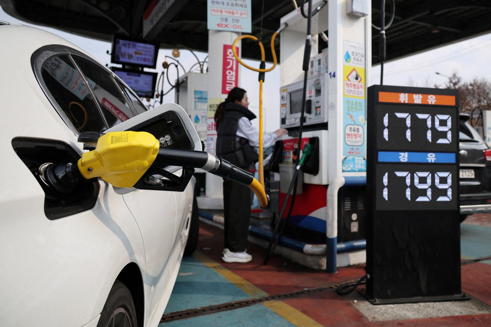 Prosecutor charges South Korea's four oil refiners with collusion: Report 