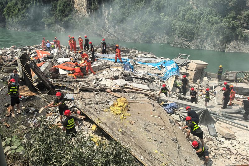 Landslide buries residents in southwest China's Chongqing