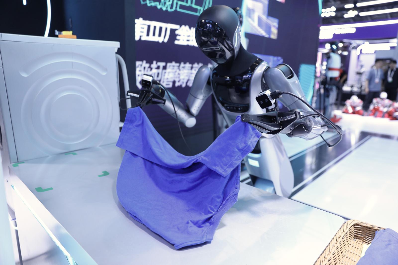 From laundry rooms to convenience stores: Humanoids at China's World AI Conference