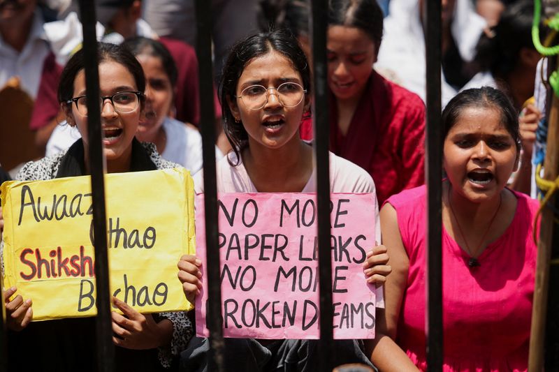 Preparing for disruption: Offline messaging apps join India’s protest toolkit