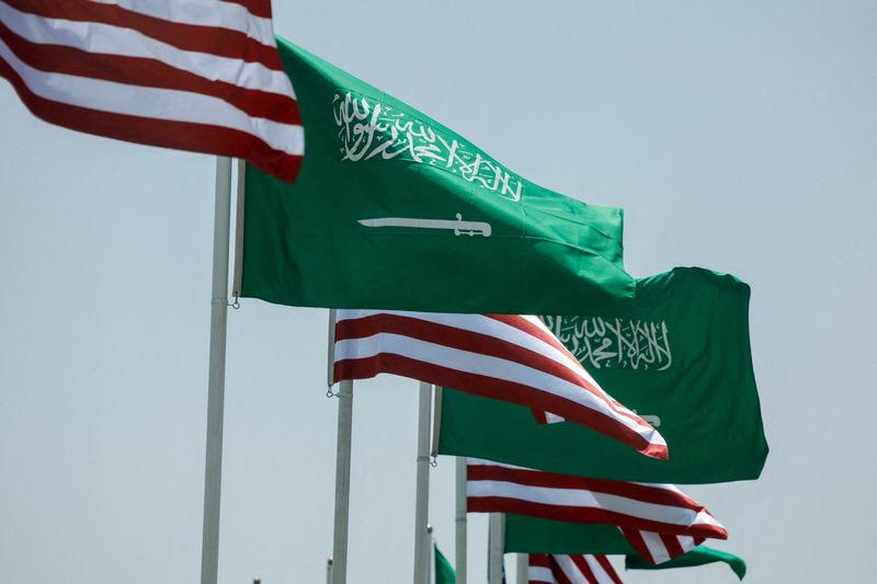 Houthis fire on Saudi oil sites; no US strike on Iran for first time in two weeks