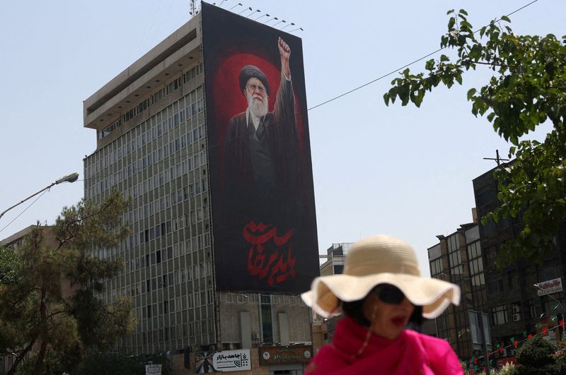 Iran will halt attacks as long as US maintains pause, Iranian source says after Trump calls off strikes