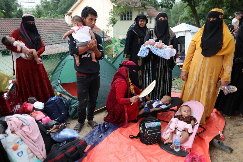 Malaysia starts sending Myanmar migrants home
