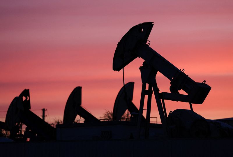 Dow hits fresh record as oil prices tumble