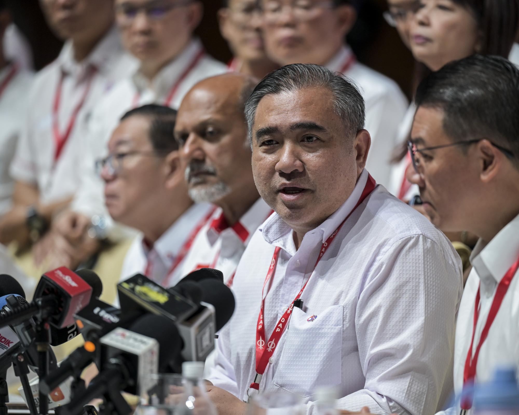 Fresh twist on Anthony Loke’s resignation: Little wiggle room for him, breathing space for Anwar