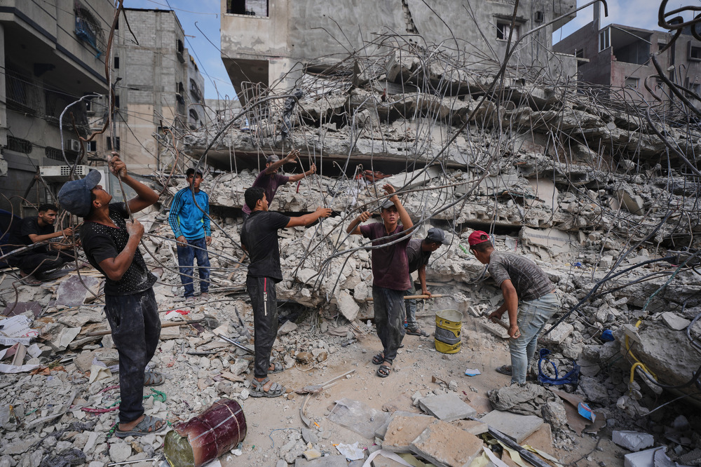 Trump's envoys meet mediators, Israel strikes Gaza
