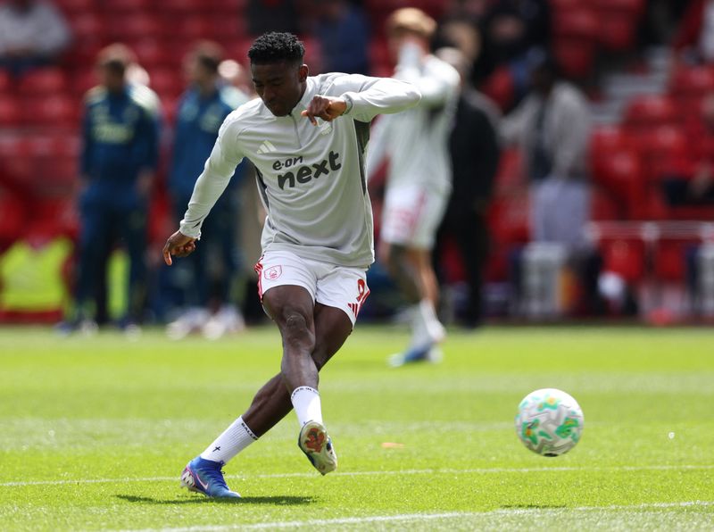 Coventry sign striker Awoniyi from Forest