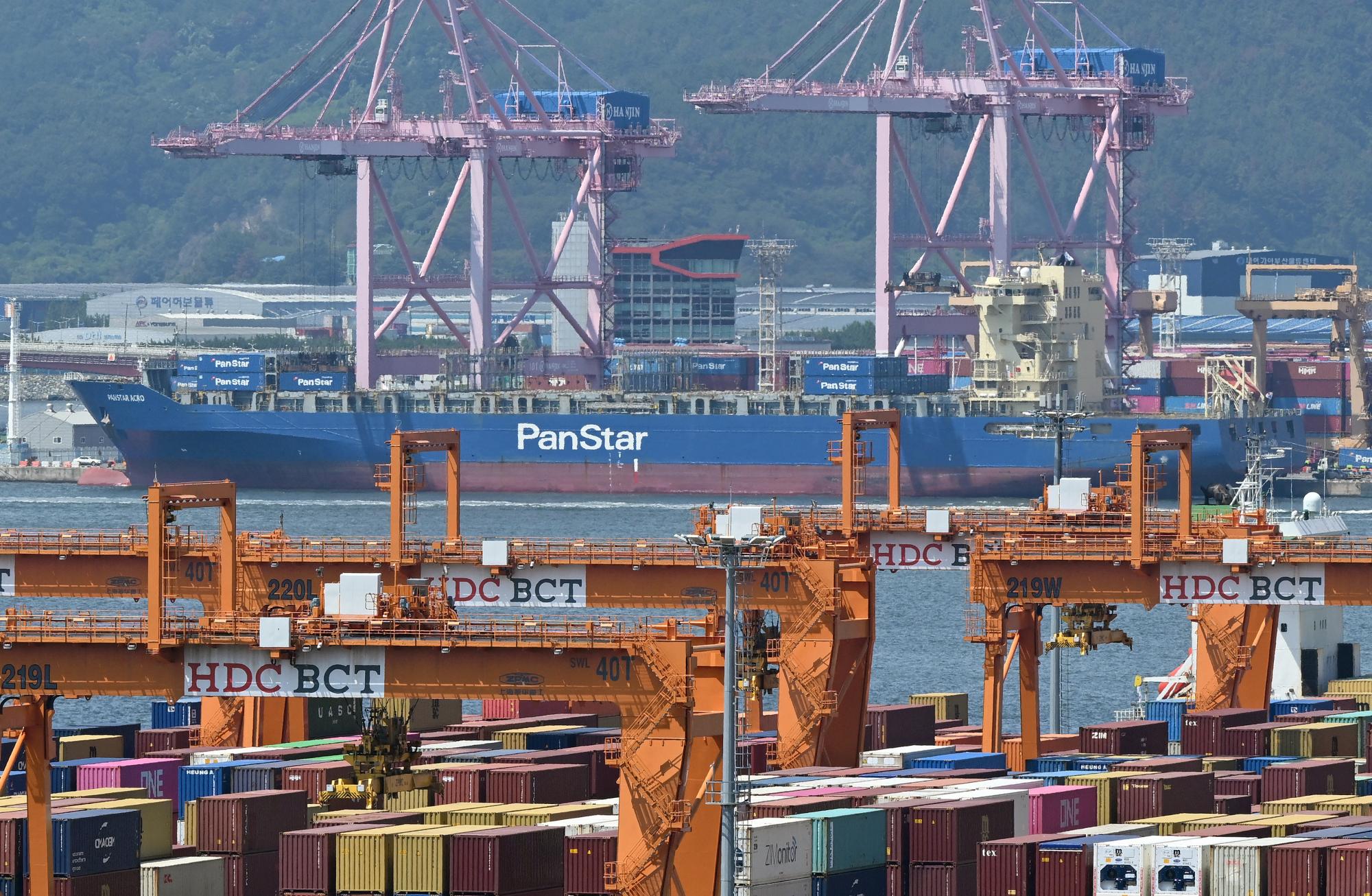 South Korea sends first container ship through Arctic route