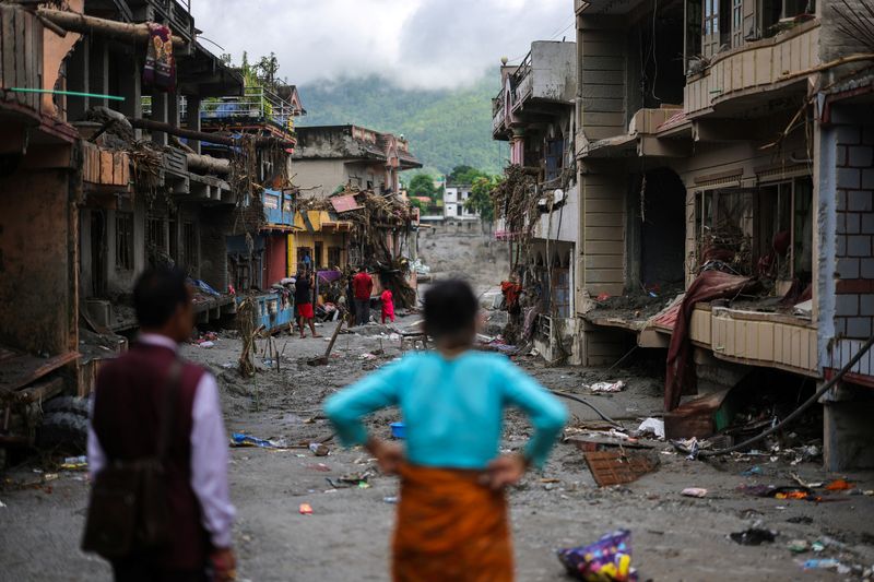 Nepal-Tibet disaster: Death toll nears 800; more than 3,000 missing