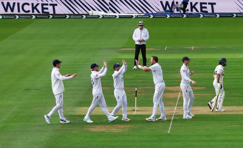 Ex-captains question Pakistan board's 'panic-button' squad shake-up